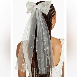 Amanda Uprichard pearl bow hair clip